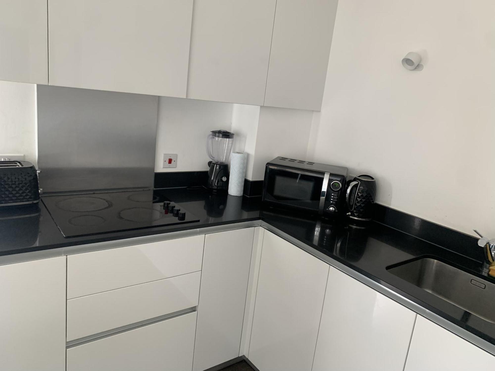 2 Bedroom 2 Bath 1 Ensuite In Roya Asenal Beautiful Views & Parking Лондон Экстерьер фото