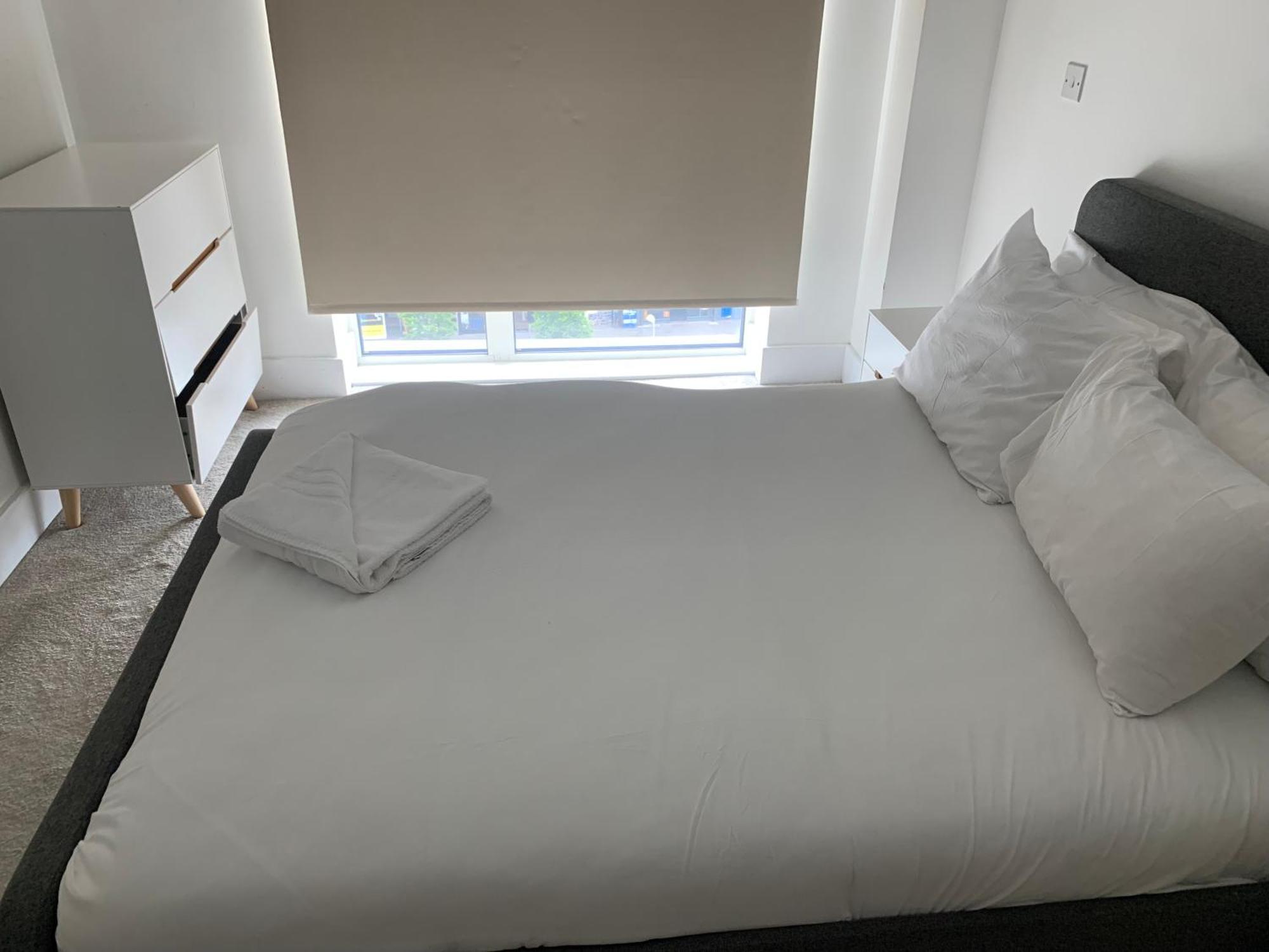 2 Bedroom 2 Bath 1 Ensuite In Roya Asenal Beautiful Views & Parking Лондон Экстерьер фото